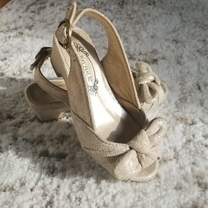 Joyfolie gold toddler heels size 7